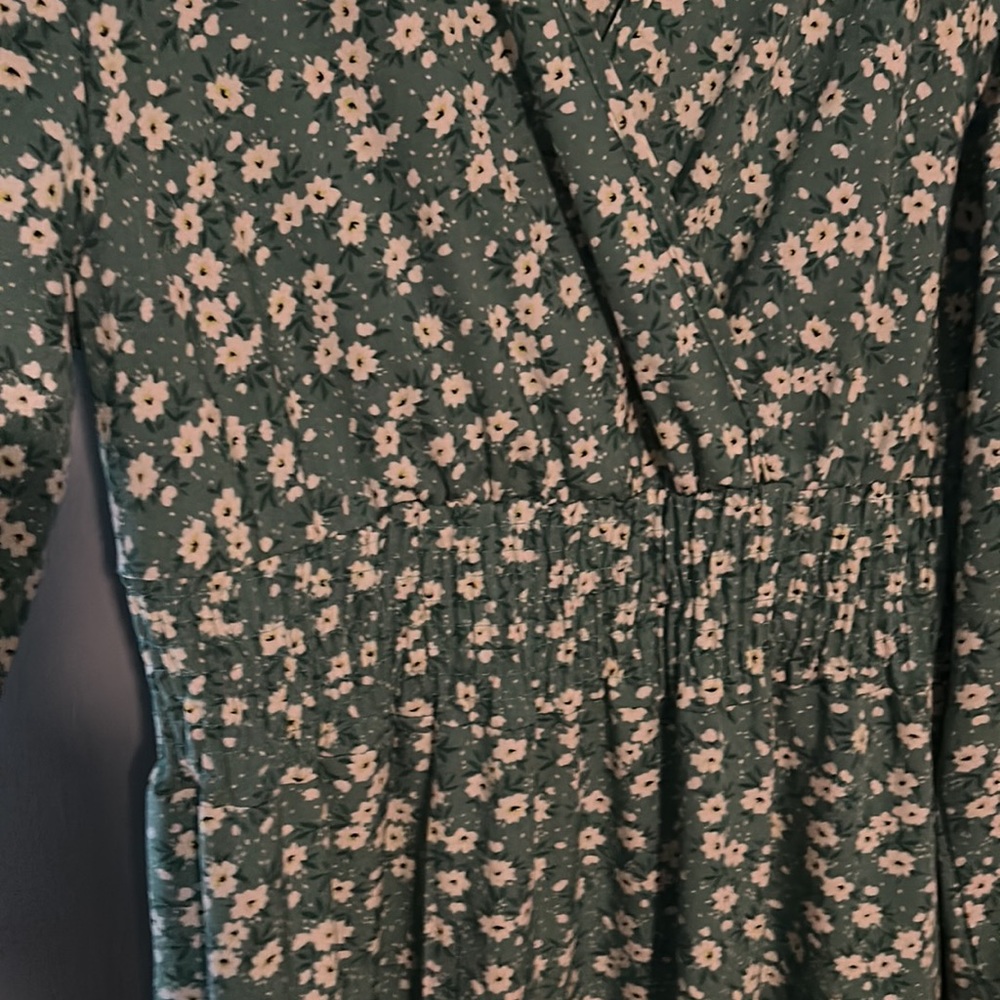 Women’s dress - Picture 3 of 7